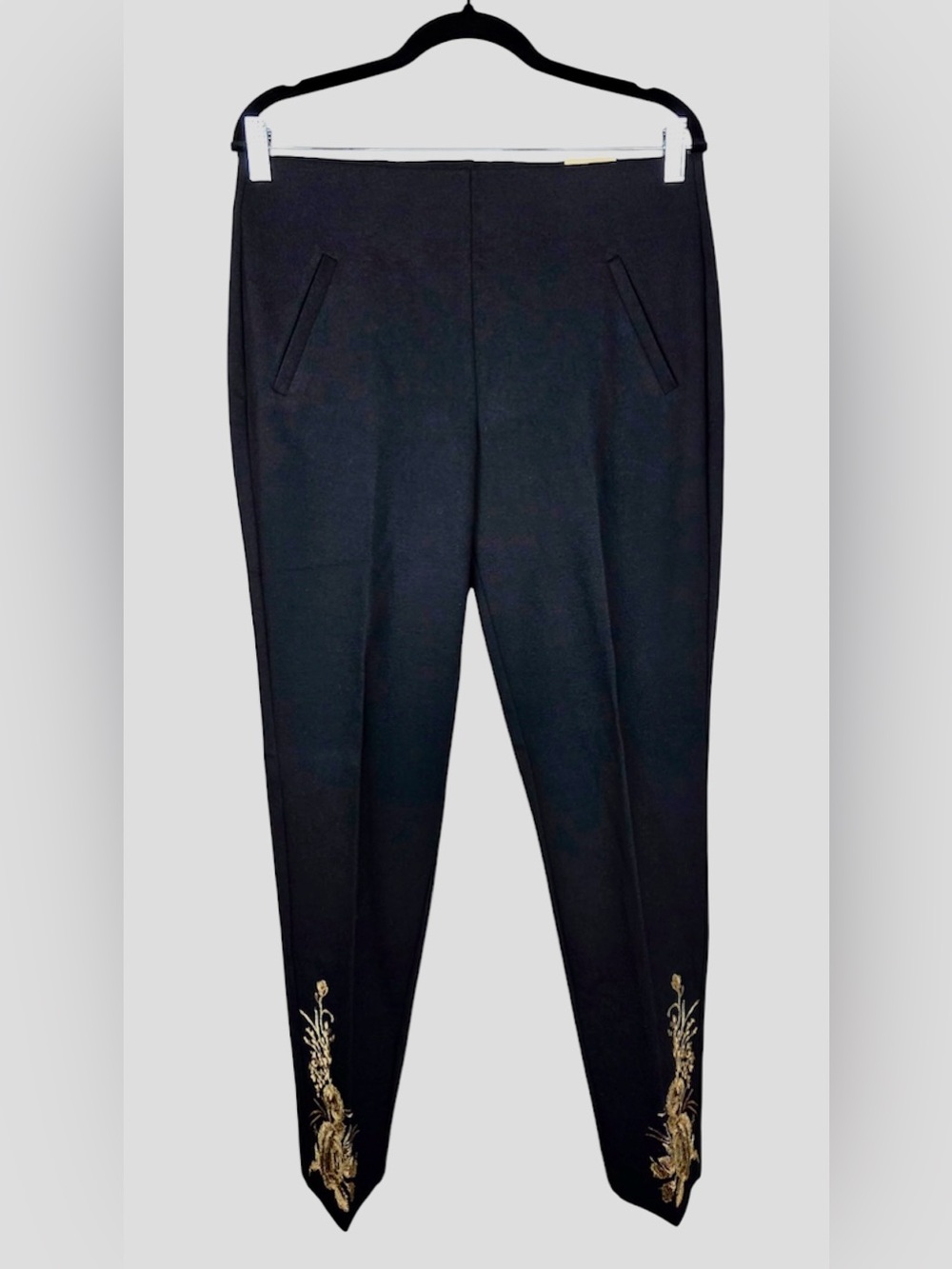 Chico’s FABULOUSLY SLIMMING®
PONTE SLIM ANKLE
Classic Rise NWT💕